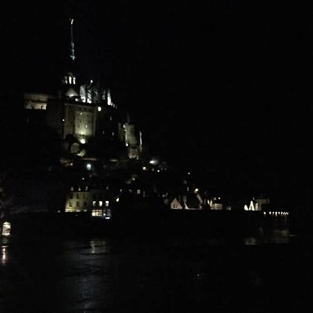 Ferienwohnung Au Mont Pour Deux Pontorson Exterior foto